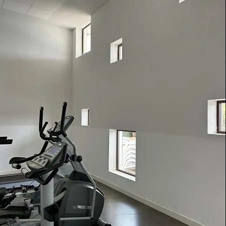 Cosy - Entierement Climatise Avec Piscine Partagee Et Garage Clos *